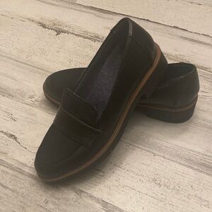 Dr. Scholl's Very Comfy Black Loafers with Brown Accent